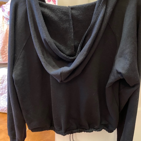 cinched black sweatshirt - Picture 4 of 4